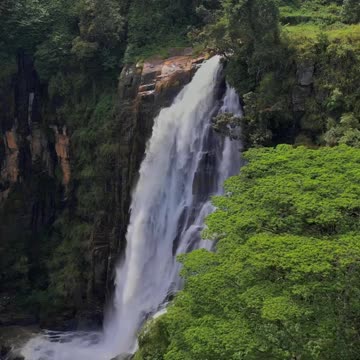 A Beautiful Waterfall You haven’t Seen Before 😎🥺