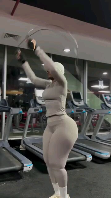 43 yr old AMAZING BODY 😍