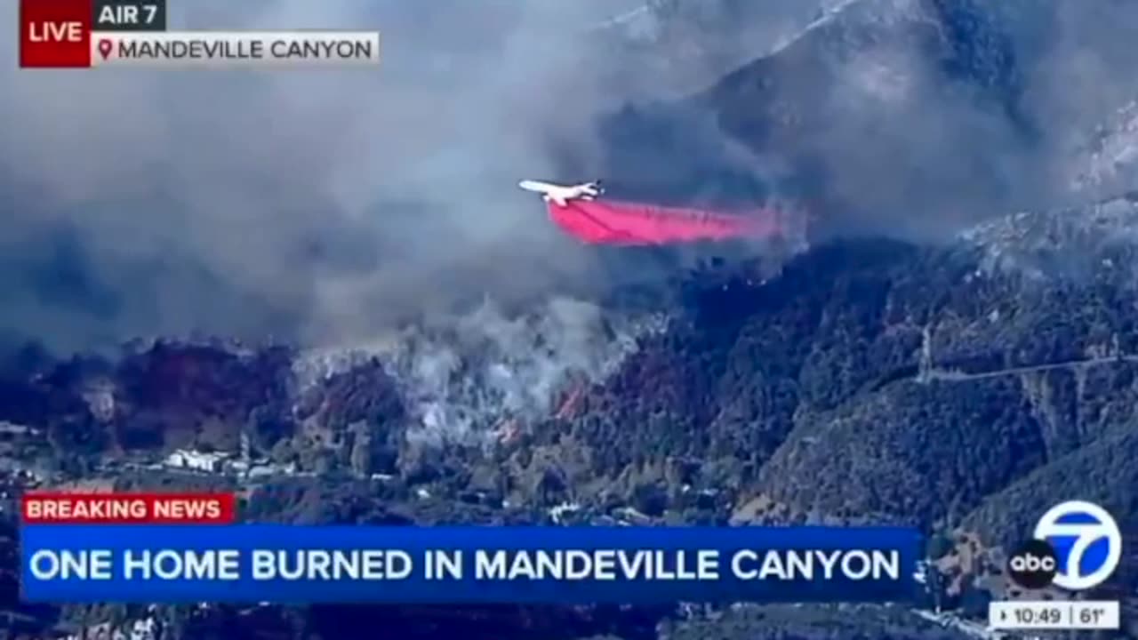 DC-10 Dropping Fire Retardant Over Brentwood, The Latest LA Community Affected By Wildfires