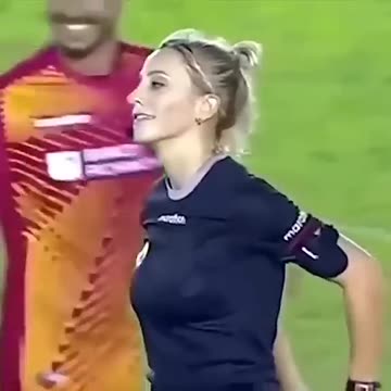 Female Football refreee swaagggg!!!!!!