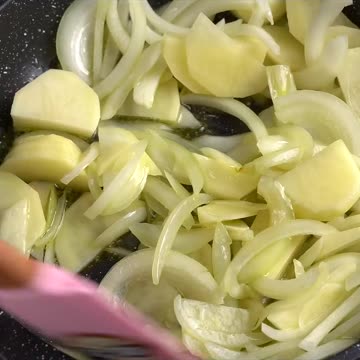 Make a delicious omelet.🥪🥃