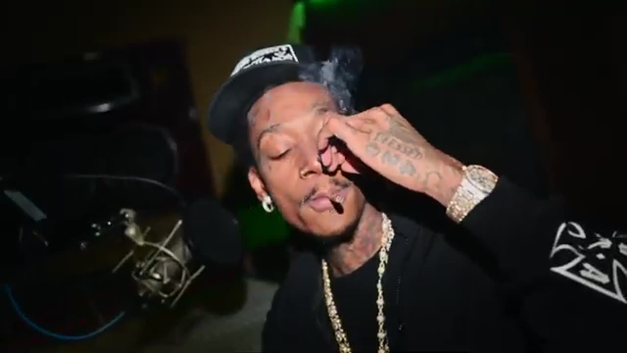 Wiz Khalifa - Cartoons Freestyle / What's Hannin [Official Video]