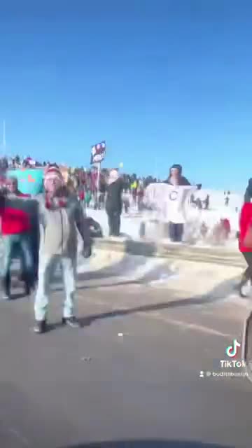 This is a compilation of every overpass from New Brunswick to Ottawa from last years convoy