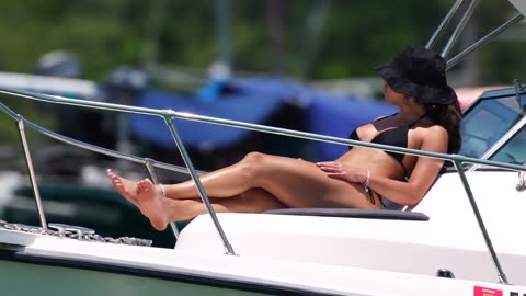 BRIDE_HIT_THE_DECK_HARD!_-_Miami_Yacht_Party_Fail_😂💍🛥️_#BoatSnaps(720p)