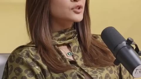 लोगों में ईश्वर देखना और सकारात्मक रहना #kritisanon #bollywood #subscribe#shorts #podcast #funny