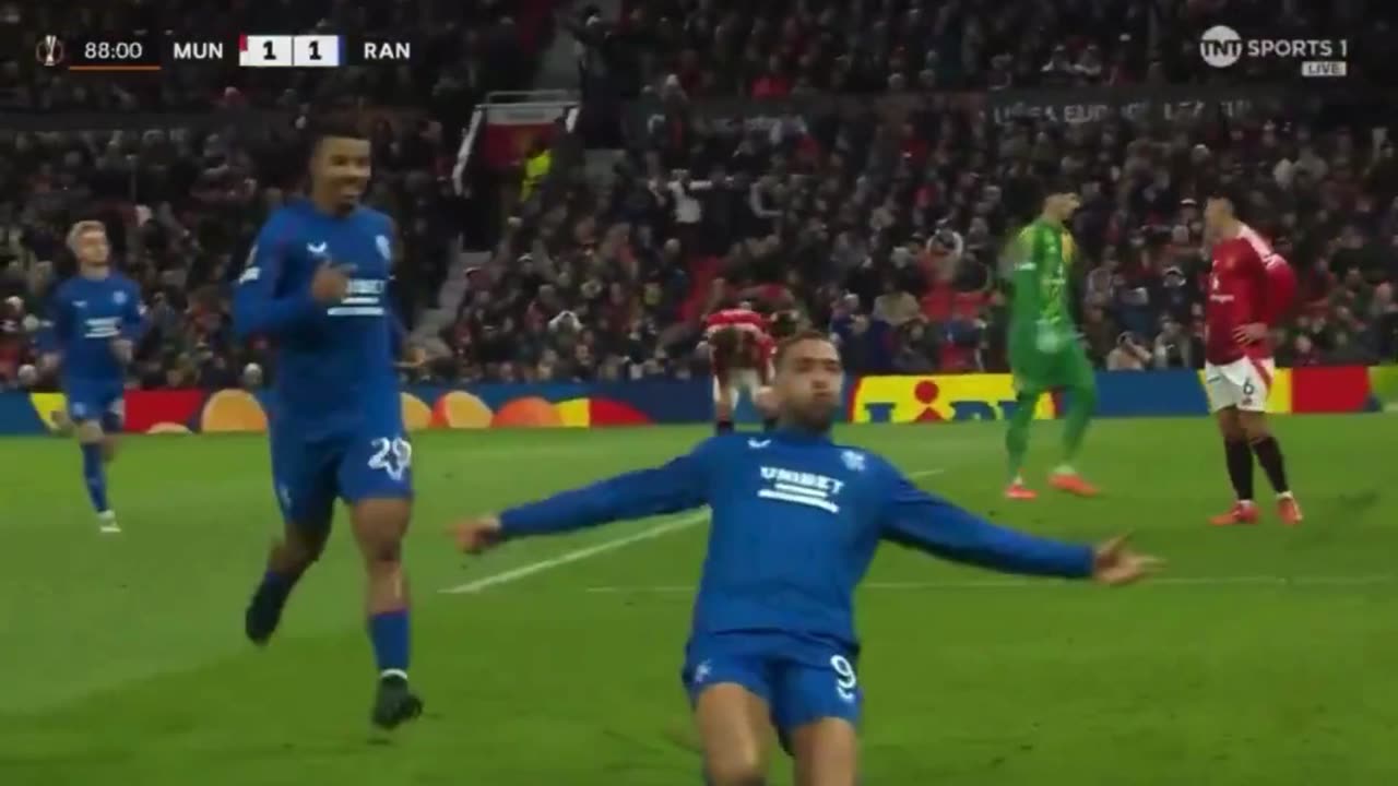Maguire is "the old man" again: See how he hid the goal against Rangers