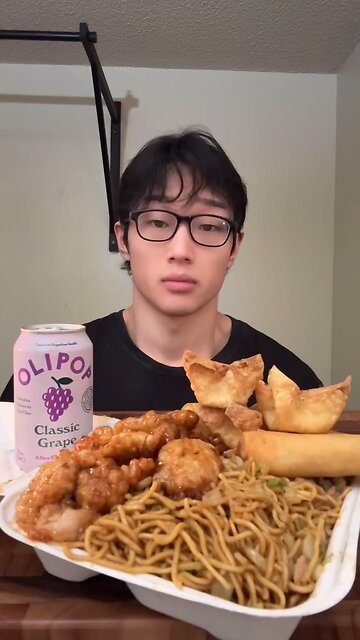 Follow for more ASMR videos🌮🍟 Credits: @samw_k3 #mukbang #asmr #fastfood #asmreating