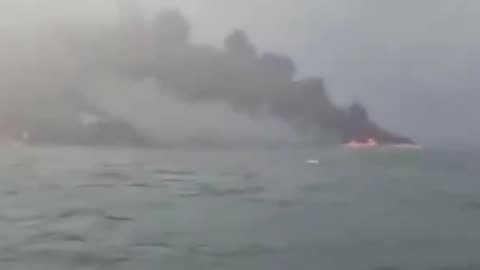 Dos embarcaciones estallan en llamas cerca de las costas británicas