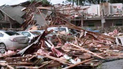 Chaos in Florida! Powerful tornado destroys buildings and cars in Pensacola, Florida