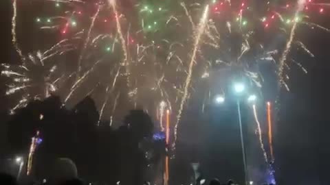 Jaunu gadu Laimīgie.