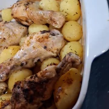 Chicken 🍗 Drumsticks with small potatoes in the oven
