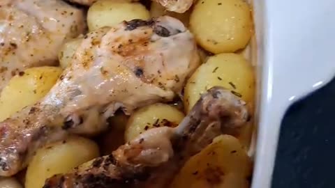 Chicken 🍗 Drumsticks with small potatoes in the oven