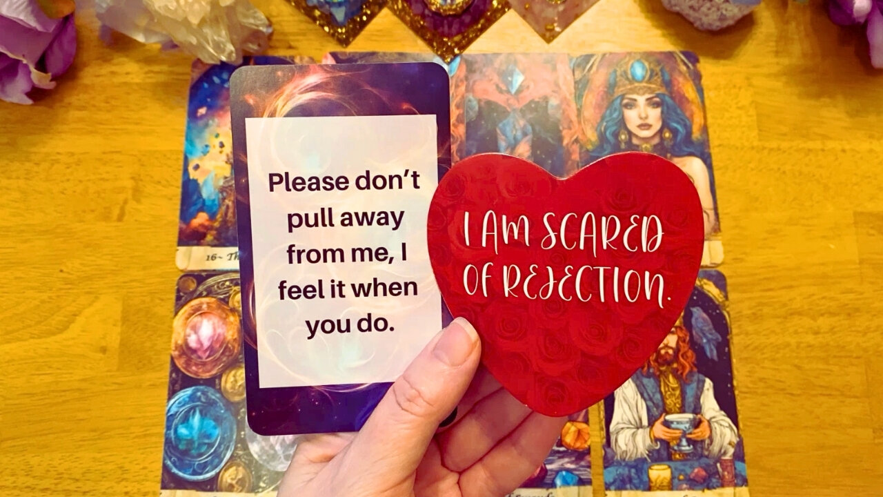 SOMEONE FEELS YOU PULLING AWAY AND IT SCARES THEM! 😢 (COLLECTIVE LOVE READING) ♥️