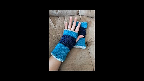 Crocheted Fingerless Gloves 🧤