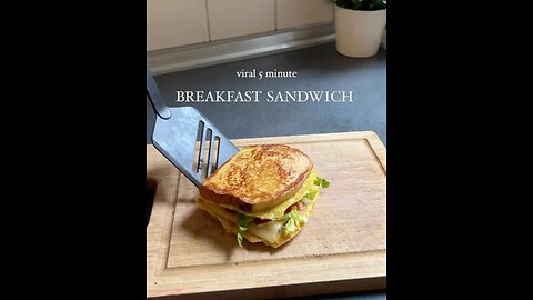 Viral 5 minute breakfast sandwich - this time with other ingredients 🥑✨