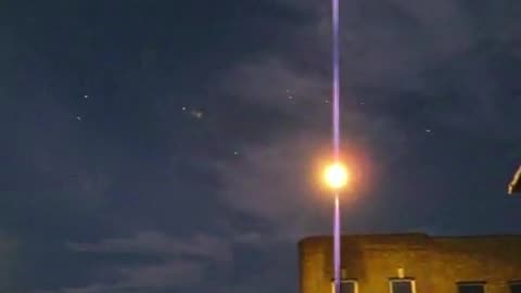 Multiple UFOs Flying Over London, England