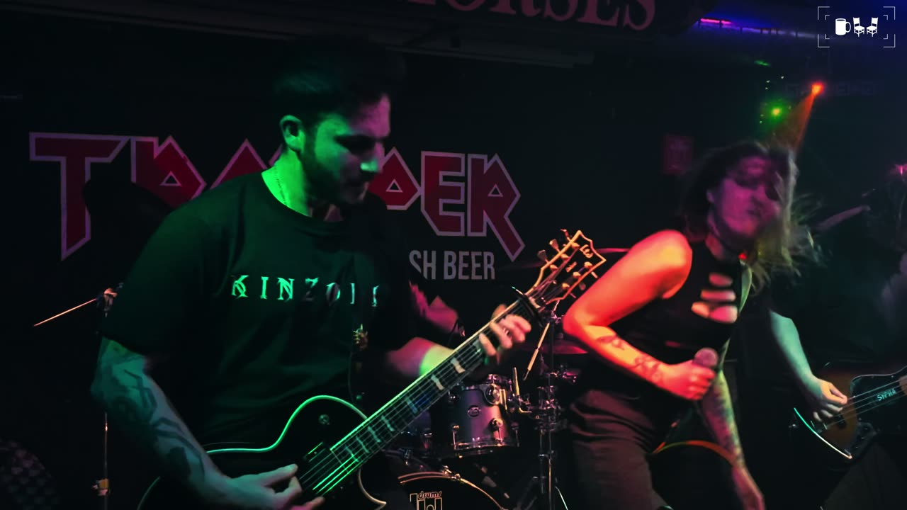 'sypha' live at the Cart & Horses | Cupchairs.com