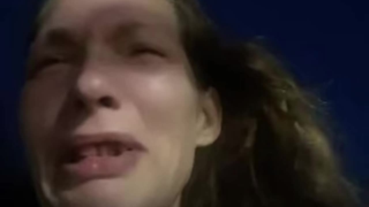 A Lisa Supporter get Confronted During a Live...