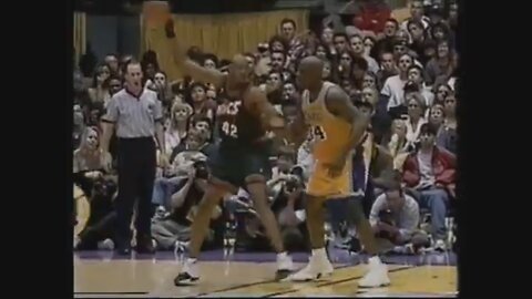 Some Vin Baker Highlights @ Lakers, 1999. 27 Points.