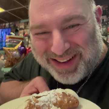 Christmas Italian Eating Continues! A Cannoli OH!