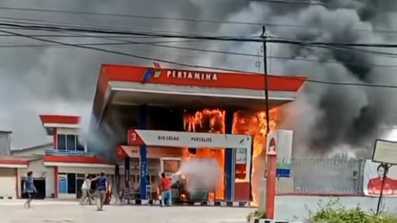 the nearest gas station, the fire was very fierce and scorched