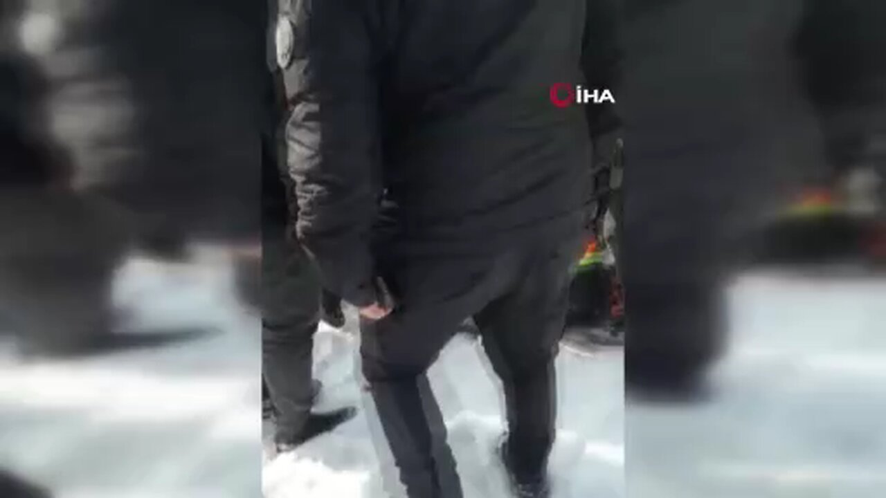 Yüksekova'da başıboş köpeklerin boynundan ısırdığı 12 yaşındaki kız hayatını kaybetti