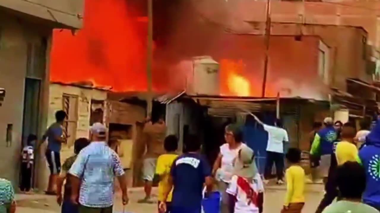 5 viviendas destruidas por devastador incendio en Perú