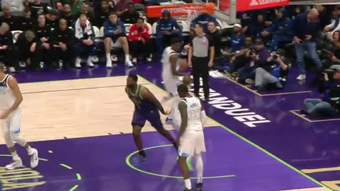 NBA - 💤 ZION WILLIAMSON IS BACK 💤 CJ throws the SWEET lob from halfcourt for the SLAM!