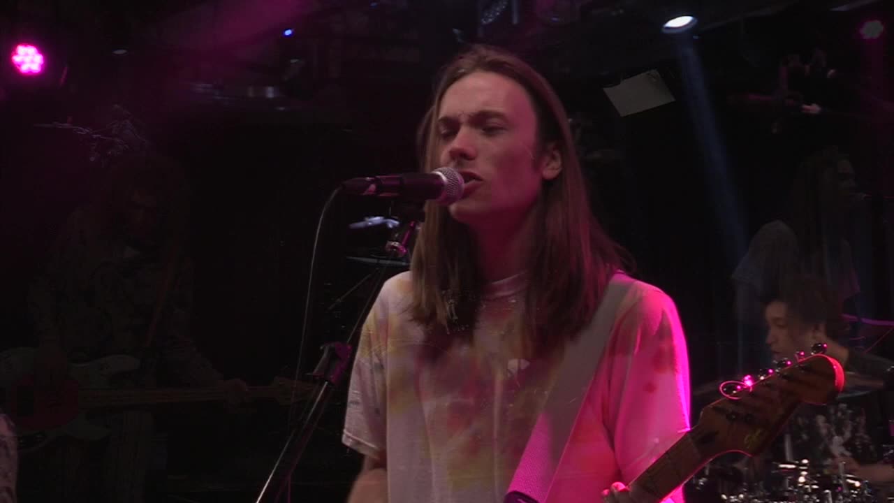 Willow - Finance (Indie/Punk/Rock/Grunge)