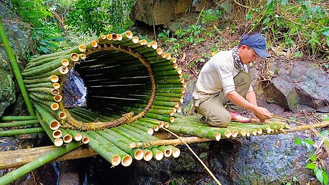 Building a Warm and Cozy Hollow for Survival, in the waterfall . Secret cave, Bushcraft