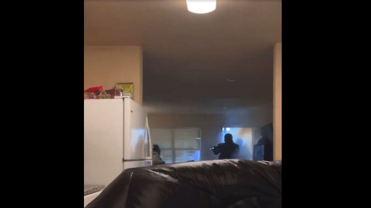 Man gets SWAT raided while live streaming his illegal drug stash, showing off to a new level