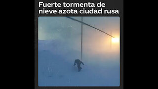 Cero visibilidad y fuerte tormenta de nieve azotan una ciudad rusa