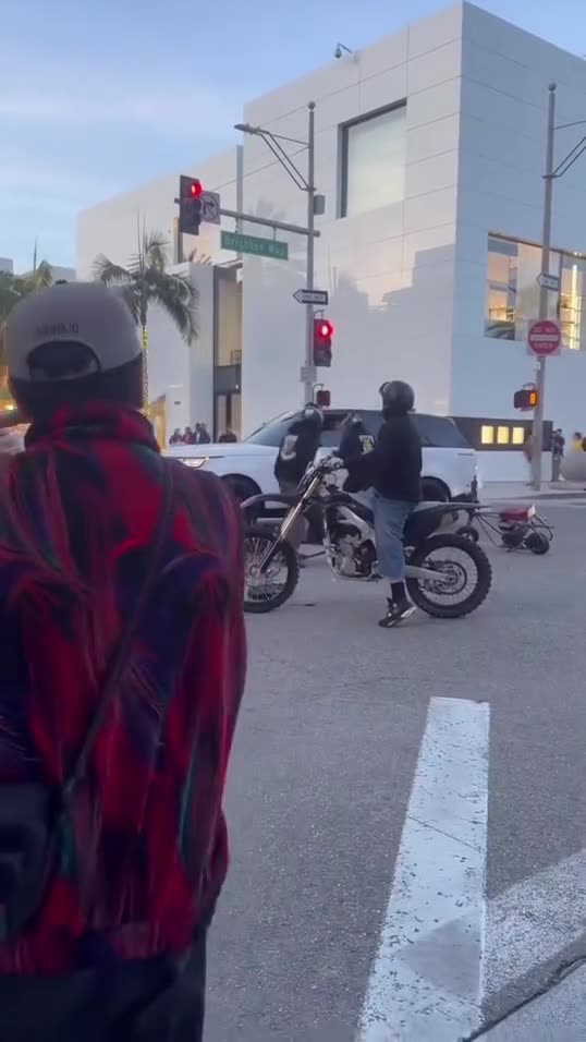 California Bikers crash into Range Rover on Rodeo Drive after running red light