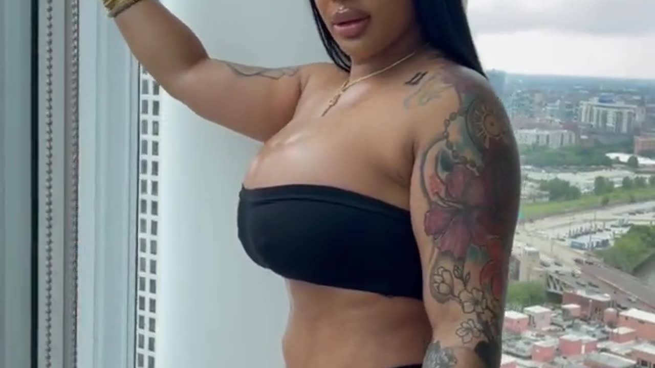 Damn she got fat Azz in the shoot.