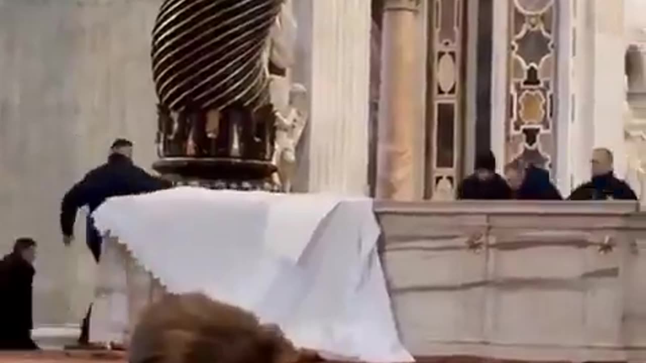 Homem natural da Romênia, foi preso após profanar altar na Basílica