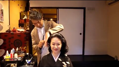 Experience Western hair and kimono makeup at a hair salon in Gion, Kyoto