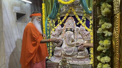 HH SGS Swamiji offers Arati to Kshipra Ganapathy in SGS Ashrama