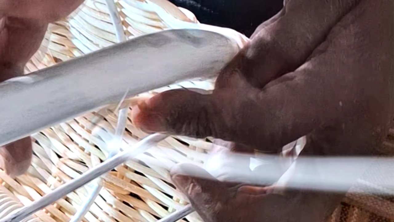 Rattan scalloped sofa weaving.