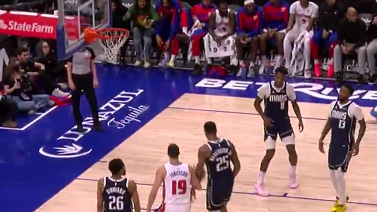 Detroit Pistons - Malik pulled up with the DEEP triple 🎯