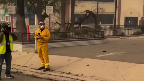 (2)Actual ground footage in L.A. | “wILd” fires 🥴 Climate Change Obviously 🙃