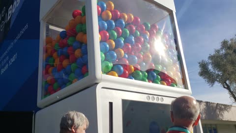 World's biggest gumball machine at CES 2019