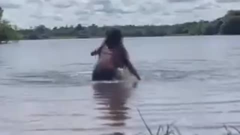 swimmer attacked by capybara in the lake | viral video