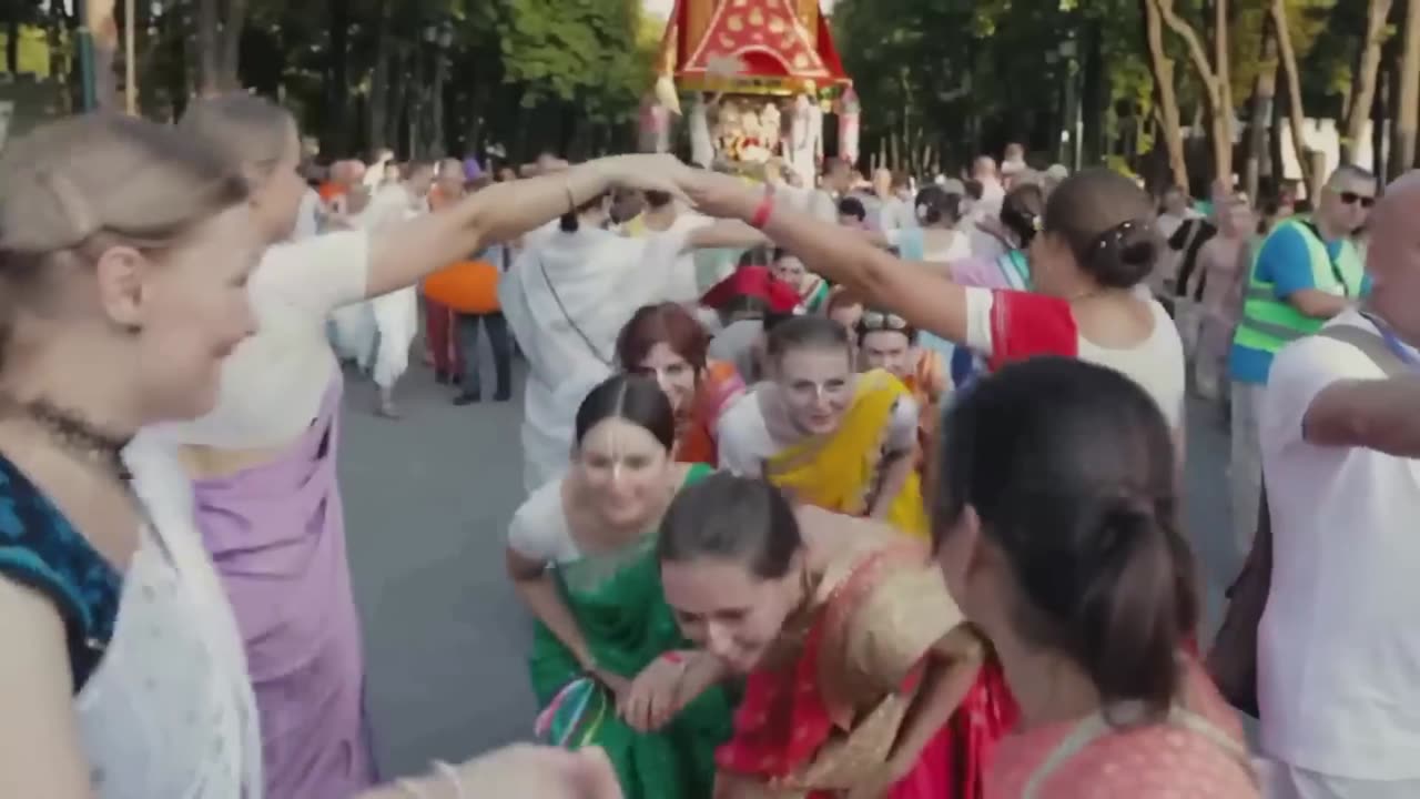 Hare Krishna Kirtan | Beautiful Girls Dancing