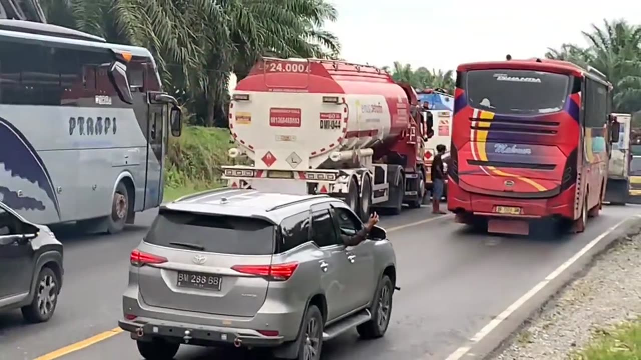 trucks race on sharp inclines