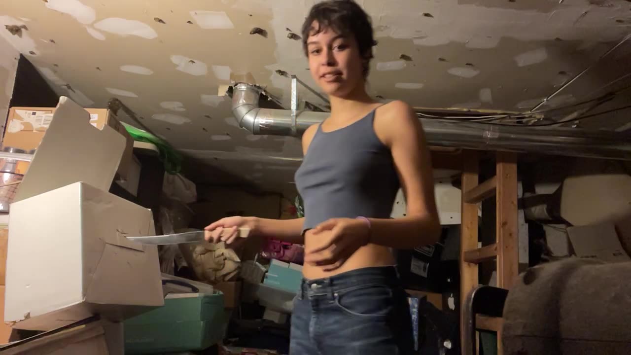 zoelovebee stabs things on stream (future FaZe Lacy girlfriend)