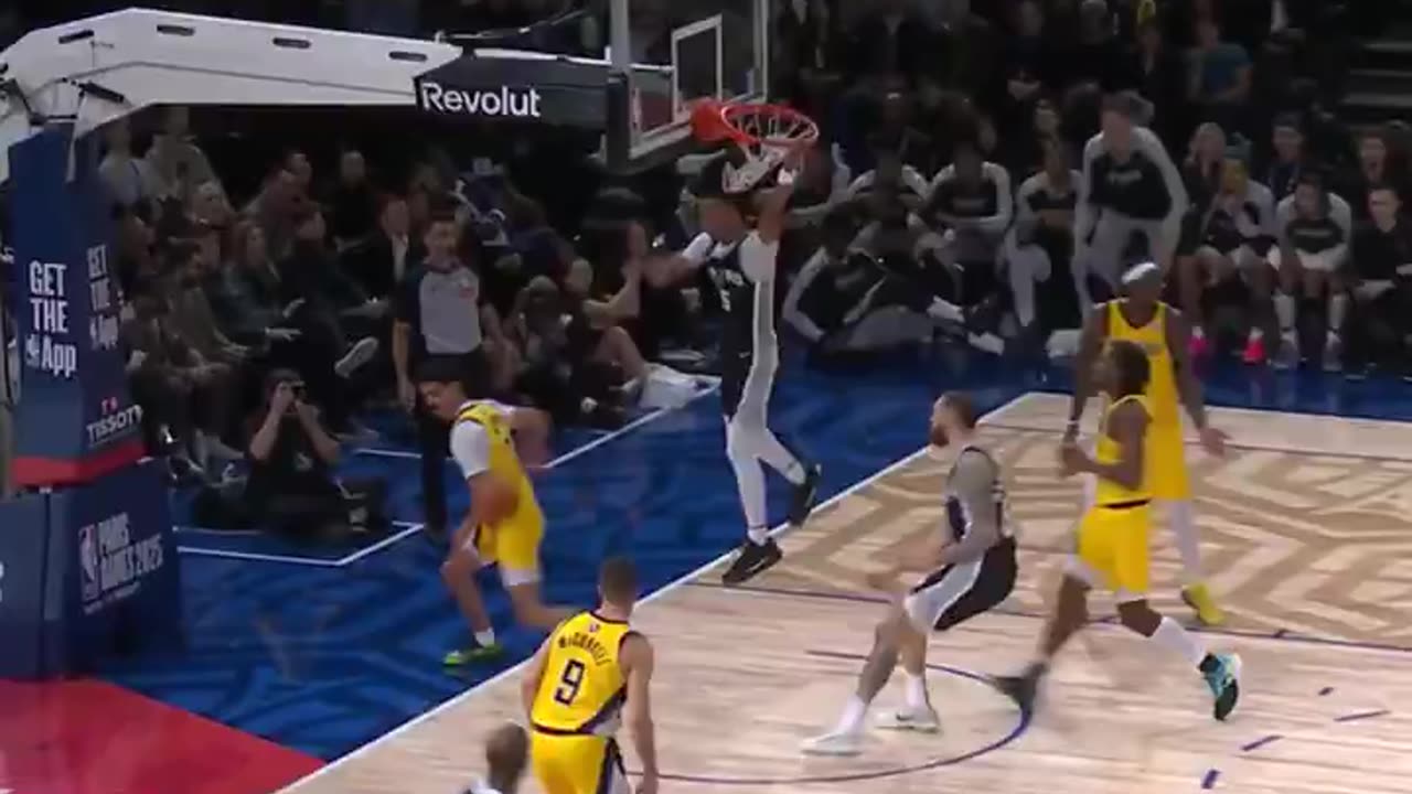 OH MY! Castle with the VICIOUS BACKSCRATCHER SLAM! 😤 #NBA