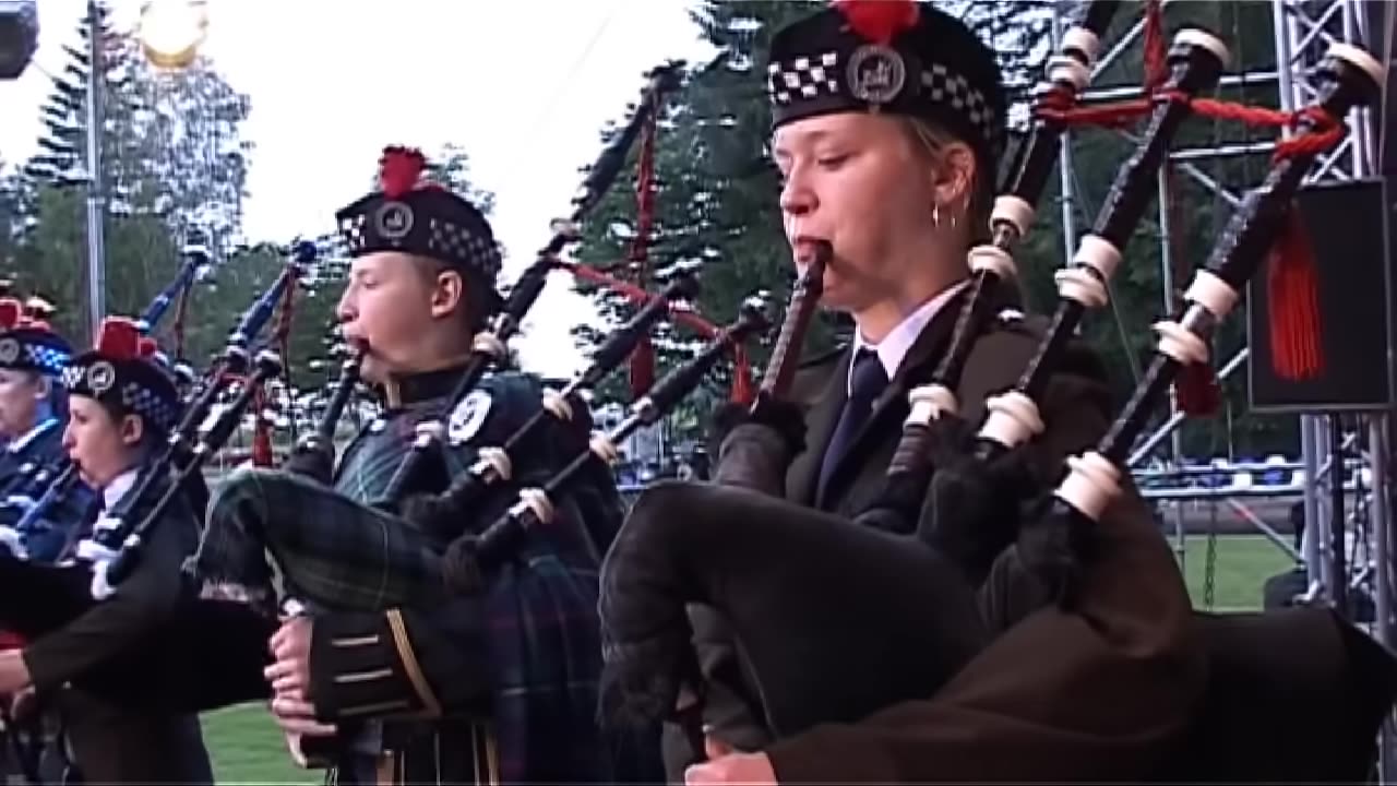 Auld Lang Syne instrumental with bagpipes