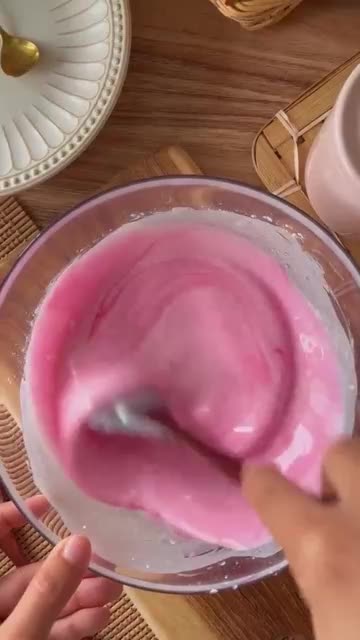 'Delicious Strawberry Mochi Recipe- A Sweet Taste of Japan's Culinary Delight!'