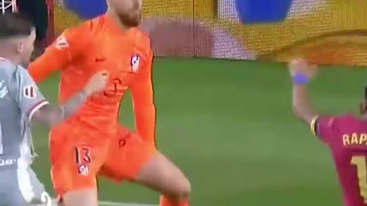 Jan Oblak with the unreal save