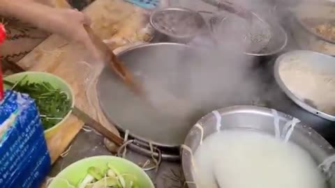 Vietnam's Nighttime Street Food Scene: A Feast for Your Senses!